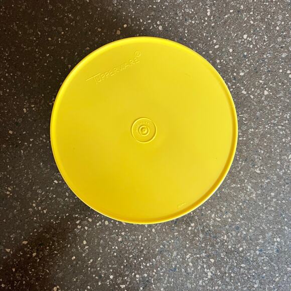 Vintage Tupperware Yellow Large Servalier Container # 1204-8 w/Lid 8 inches diam - Picture 3 of 4